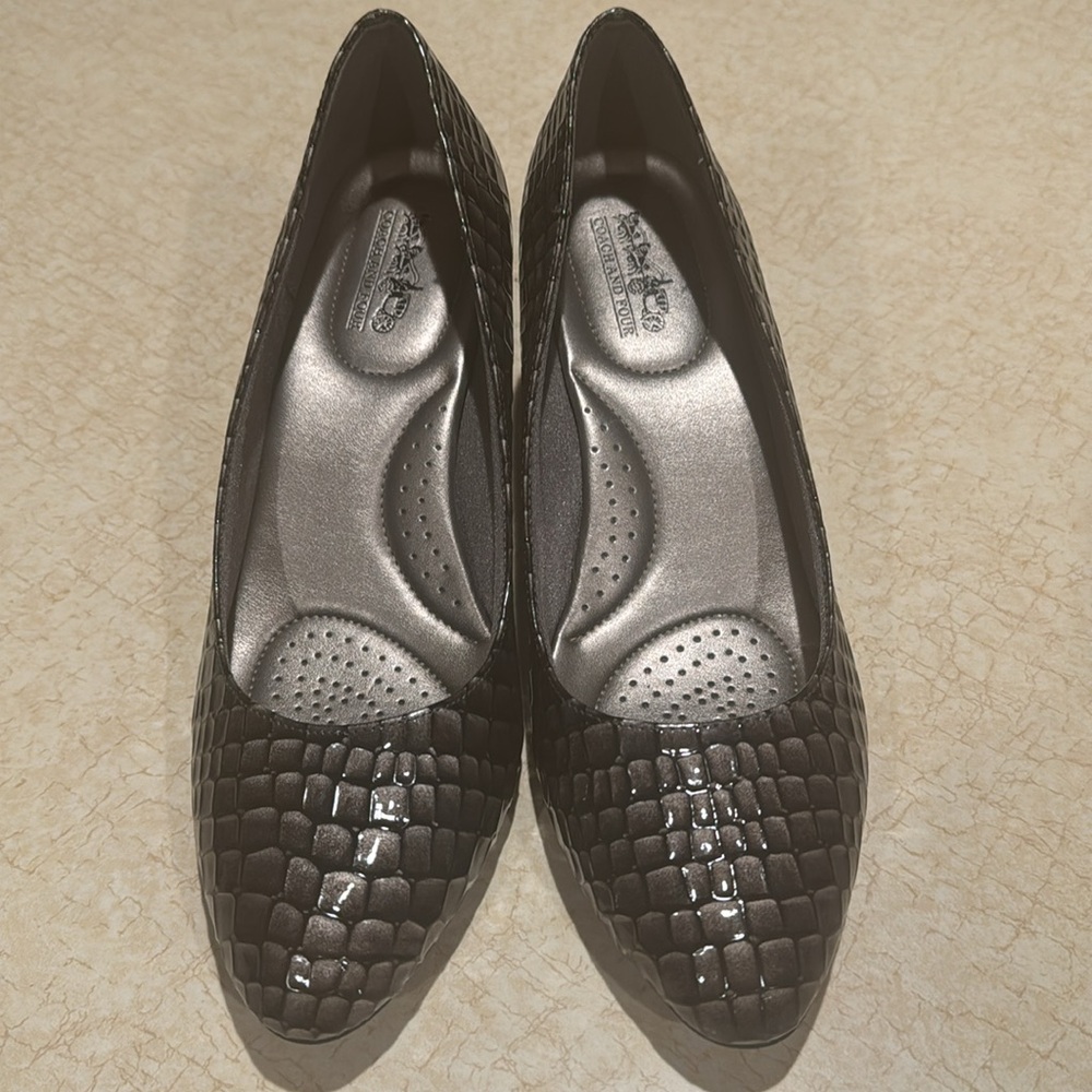 Coach and Four gray patent leather shoes size 9.5
